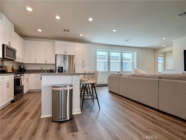 16064 Jamie 8, Fontana, CA 92336