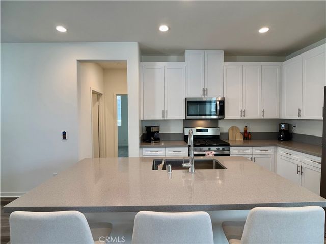 16064 Jamie 8, Fontana, CA 92336