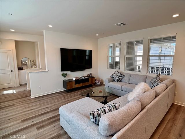16064 Jamie 8, Fontana, CA 92336