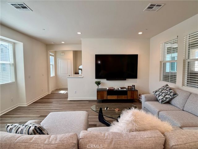 16064 Jamie 8, Fontana, CA 92336