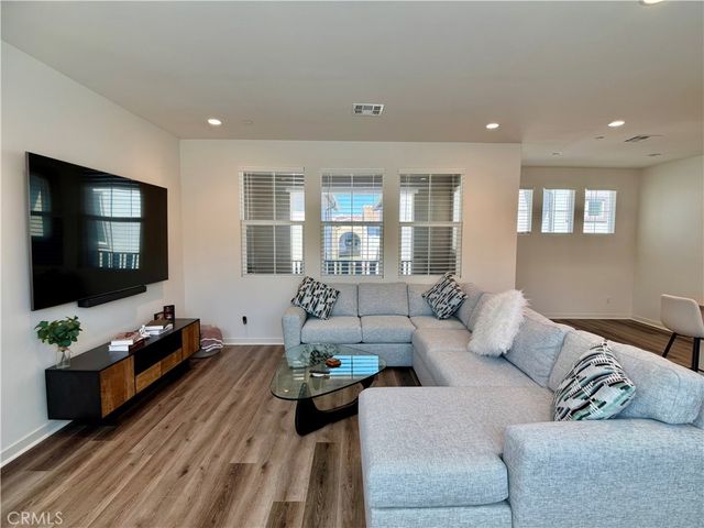 16064 Jamie 8, Fontana, CA 92336