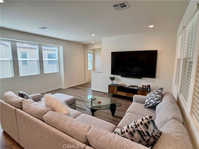 16064 Jamie 8, Fontana, CA 92336
