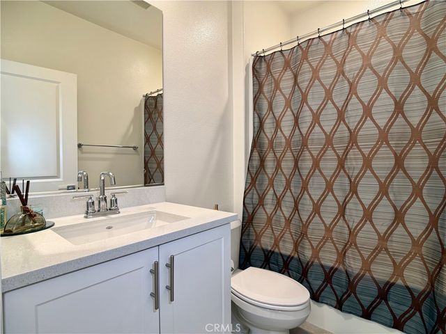 16064 Jamie 8, Fontana, CA 92336