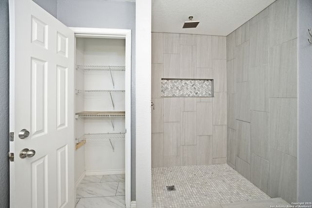 5843 Providence Oak, San Antonio, TX 78249