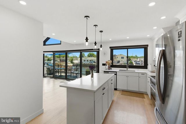 15 PARKERS POINT BLVD, Forked River, NJ 08731