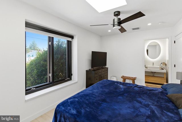 15 PARKERS POINT BLVD, Forked River, NJ 08731