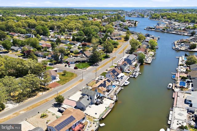15 PARKERS POINT BLVD, Forked River, NJ 08731