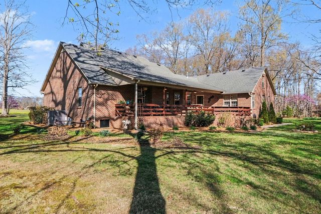 875 Sixteenth Model Rd, Manchester, TN 37355