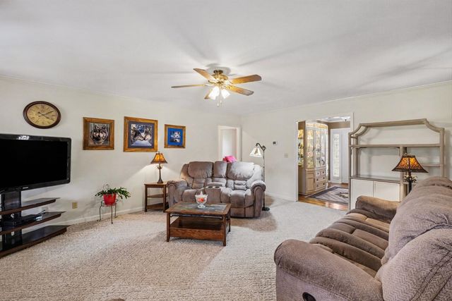 875 Sixteenth Model Rd, Manchester, TN 37355