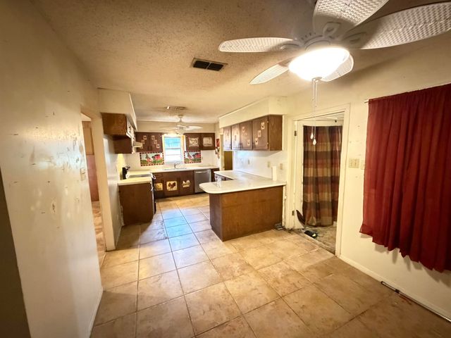 3 Victor Drive, Longview, TX 75601