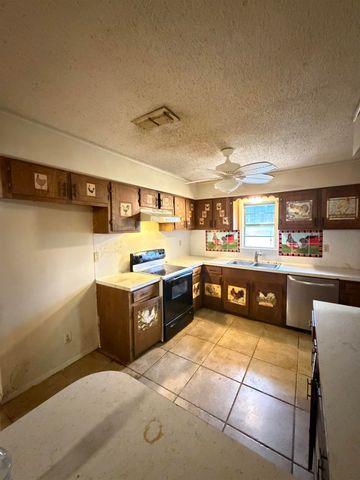 3 Victor Drive, Longview, TX 75601