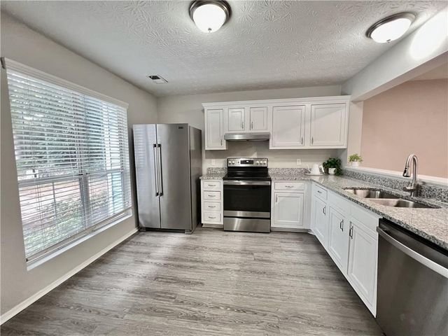 1502 Queen Anne Court, Atlanta, GA 30350