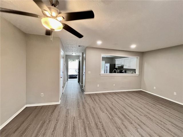 1502 Queen Anne Court, Atlanta, GA 30350