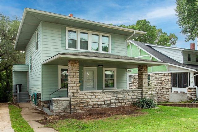 2843 Parkwood Boulevard, Kansas City, KS 66104
