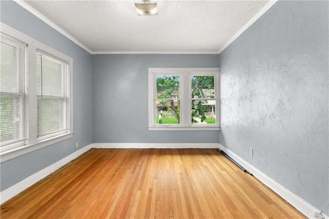 2843 Parkwood Boulevard, Kansas City, KS 66104
