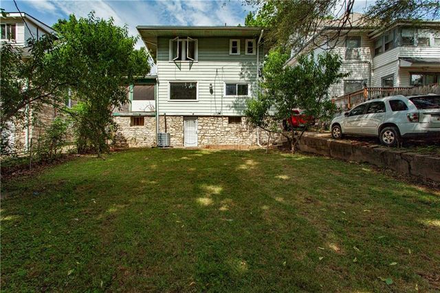 2843 Parkwood Boulevard, Kansas City, KS 66104
