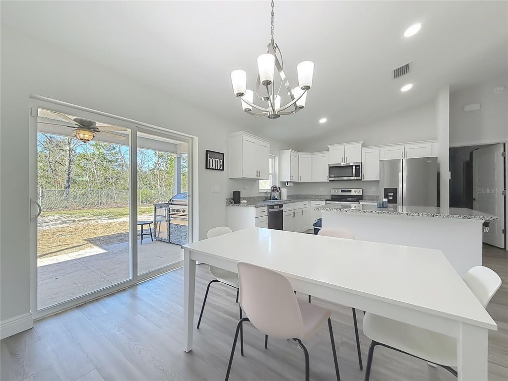 Image 11 of property listing at 1350 W MANCHESTER DRIVE, Dunnellon, FL 34434