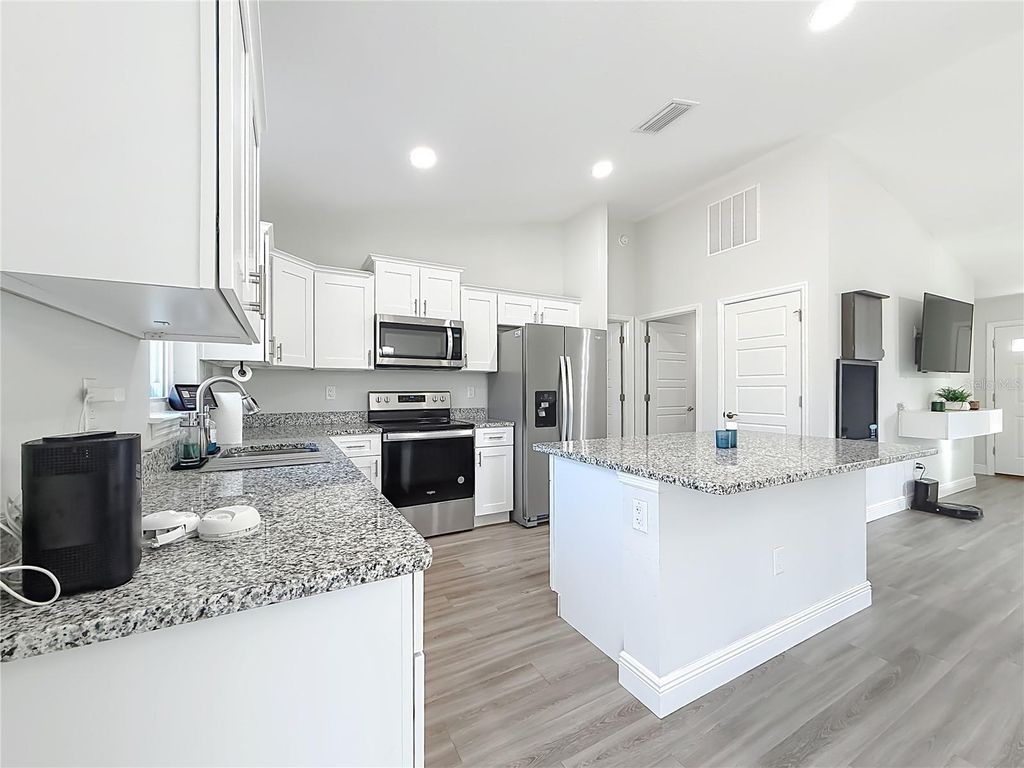 Image 14 of property listing at 1350 W MANCHESTER DRIVE, Dunnellon, FL 34434