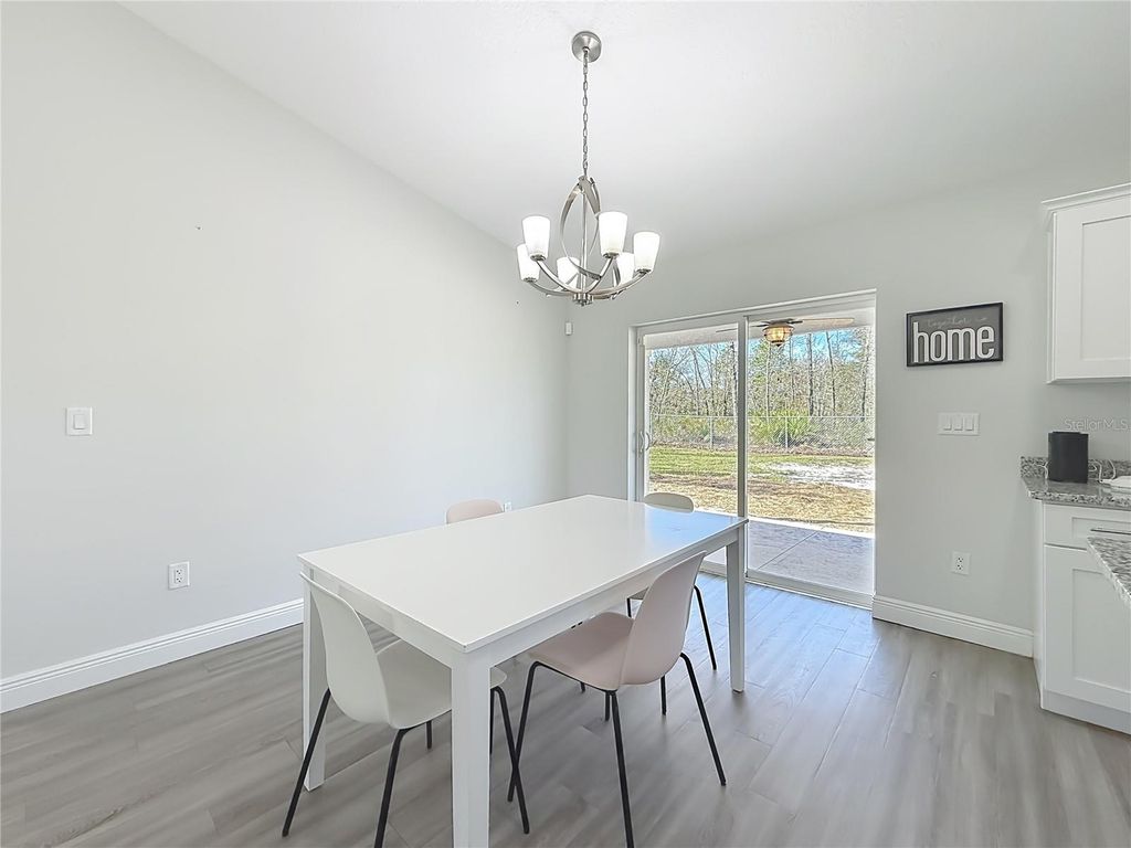 Image 10 of property listing at 1350 W MANCHESTER DRIVE, Dunnellon, FL 34434