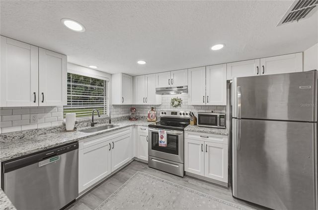 37320 MOORE DRIVE, Dade City, FL 33525