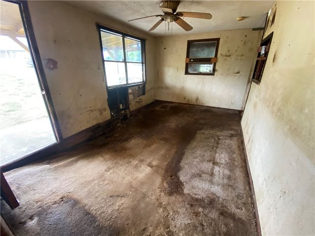 544 S Vista Dr, Sandia, TX 78383