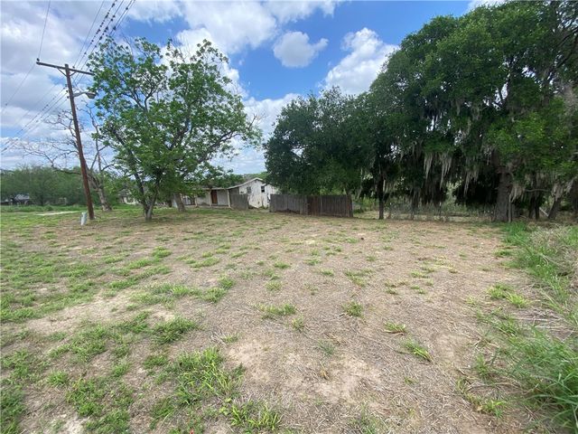 544 S Vista Dr, Sandia, TX 78383