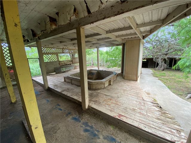 544 S Vista Dr, Sandia, TX 78383