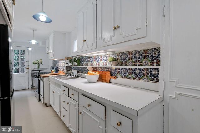 1528 33RD ST NW, Washington, DC 20007