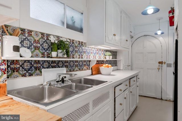 1528 33RD ST NW, Washington, DC 20007