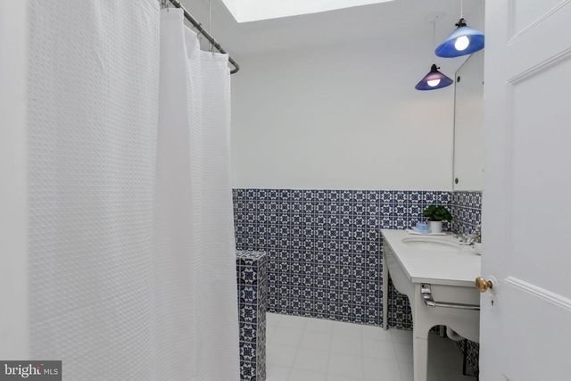 1528 33RD ST NW, Washington, DC 20007