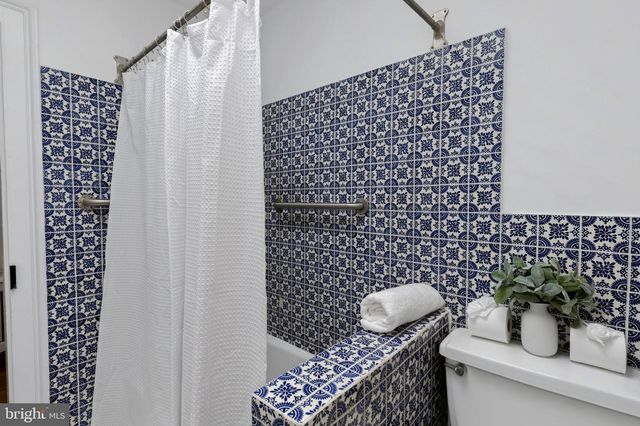 1528 33RD ST NW, Washington, DC 20007