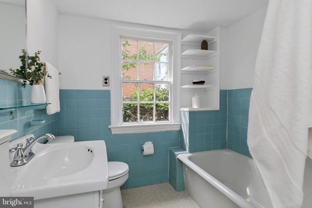 1528 33RD ST NW, Washington, DC 20007