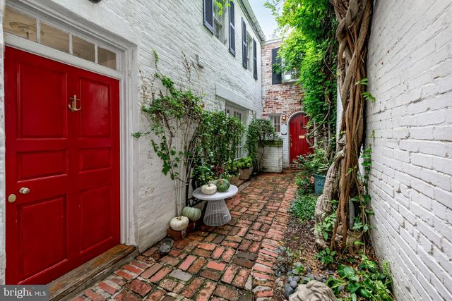 1528 33RD ST NW, Washington, DC 20007