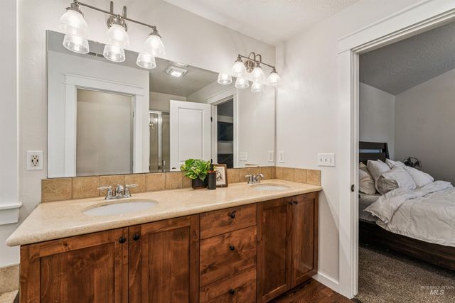 2917 E Shadowband St, Eagle, ID 83616