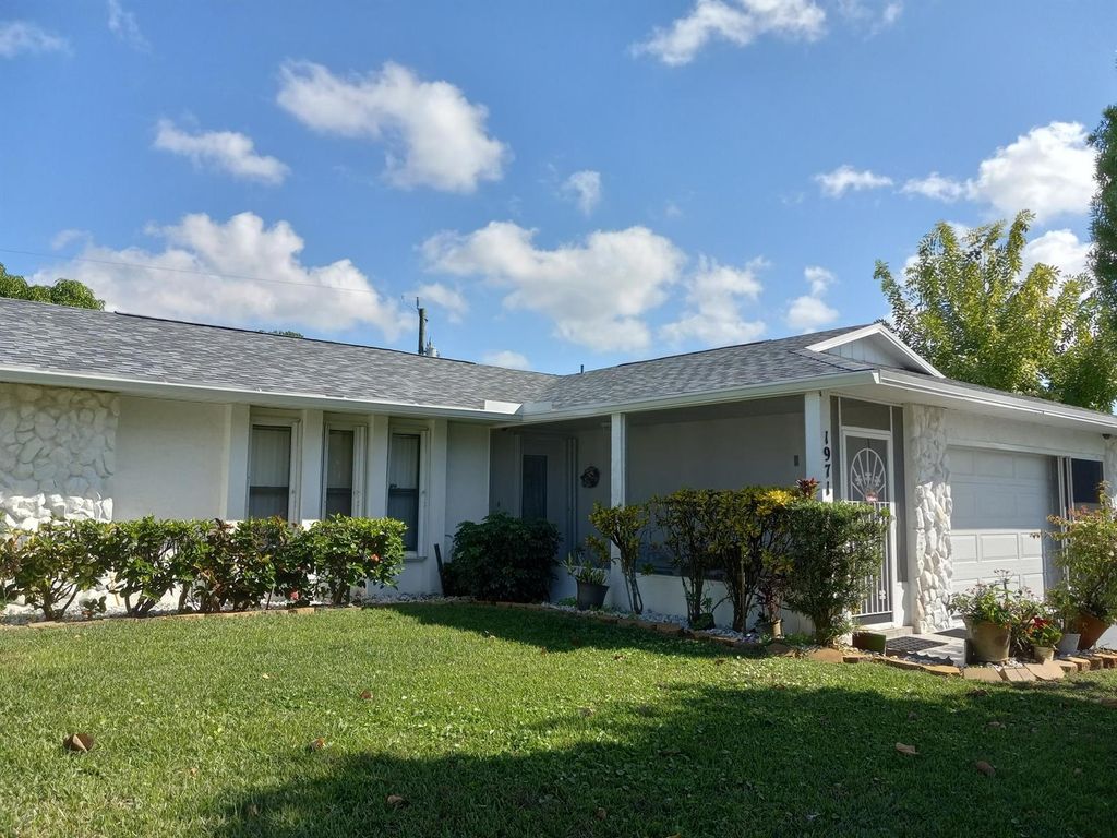 1971 SE FALLON Drive, Port St. Lucie, FL 34983