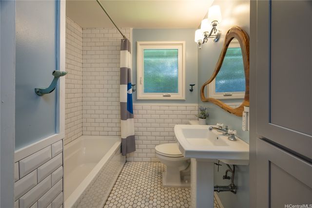 409 Wanaao Road, Kailua, HI 96734