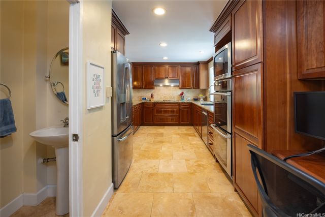 409 Wanaao Road, Kailua, HI 96734