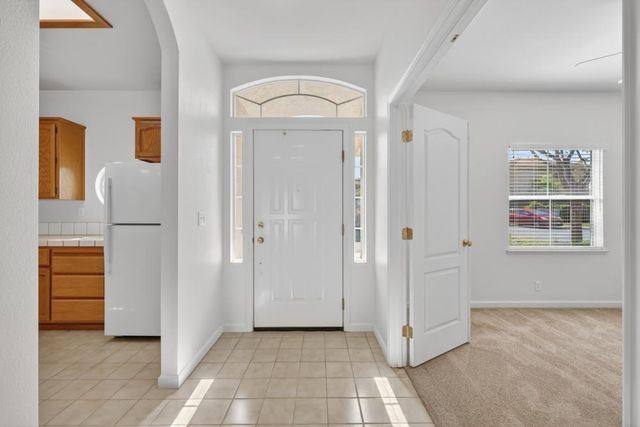 751 Silchester Ct, Folsom, CA 95630