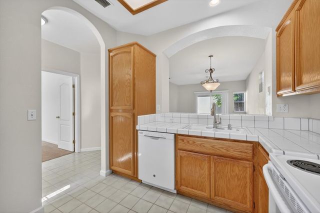 751 Silchester Ct, Folsom, CA 95630