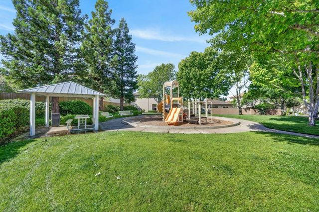 751 Silchester Ct, Folsom, CA 95630
