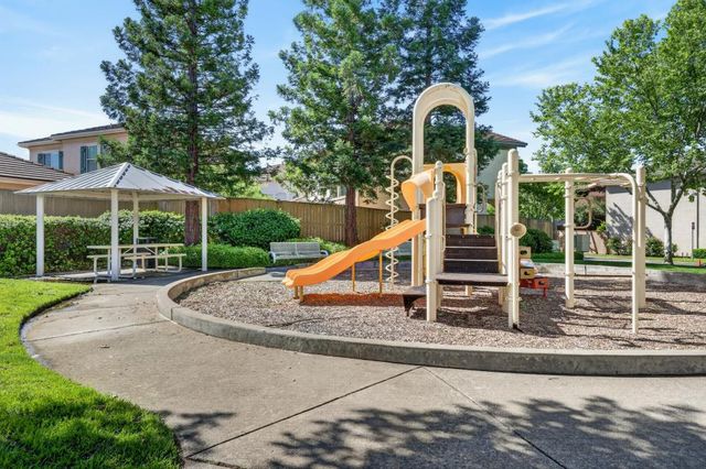 751 Silchester Ct, Folsom, CA 95630