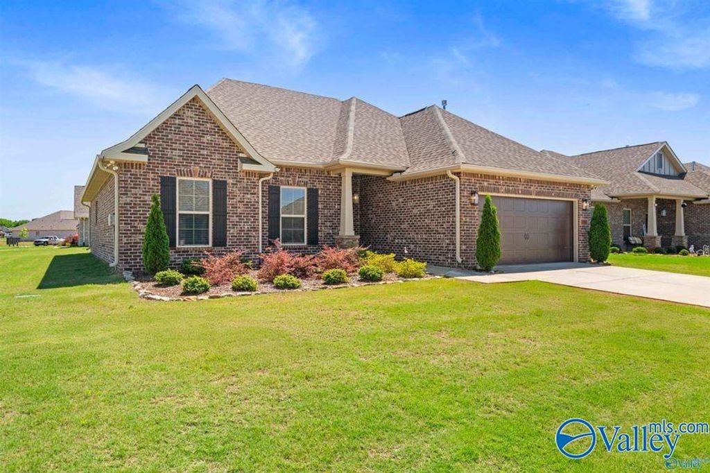 100 Tanner Drake Court, New Market, AL 35761