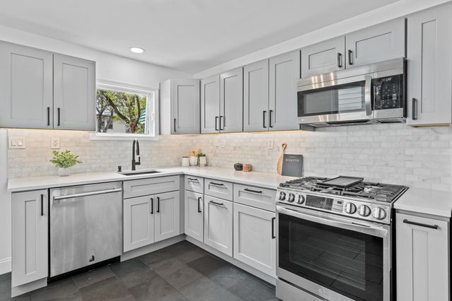 183 LEXINGTON AVE, Jc, West Bergen, NJ 07304