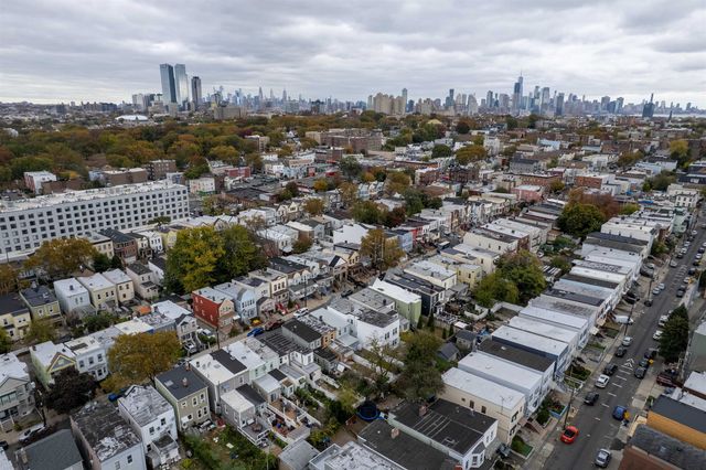 183 LEXINGTON AVE, Jc, West Bergen, NJ 07304