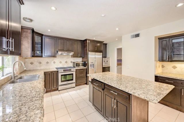 12200 Crest Avenue, Sylmar, CA 91342