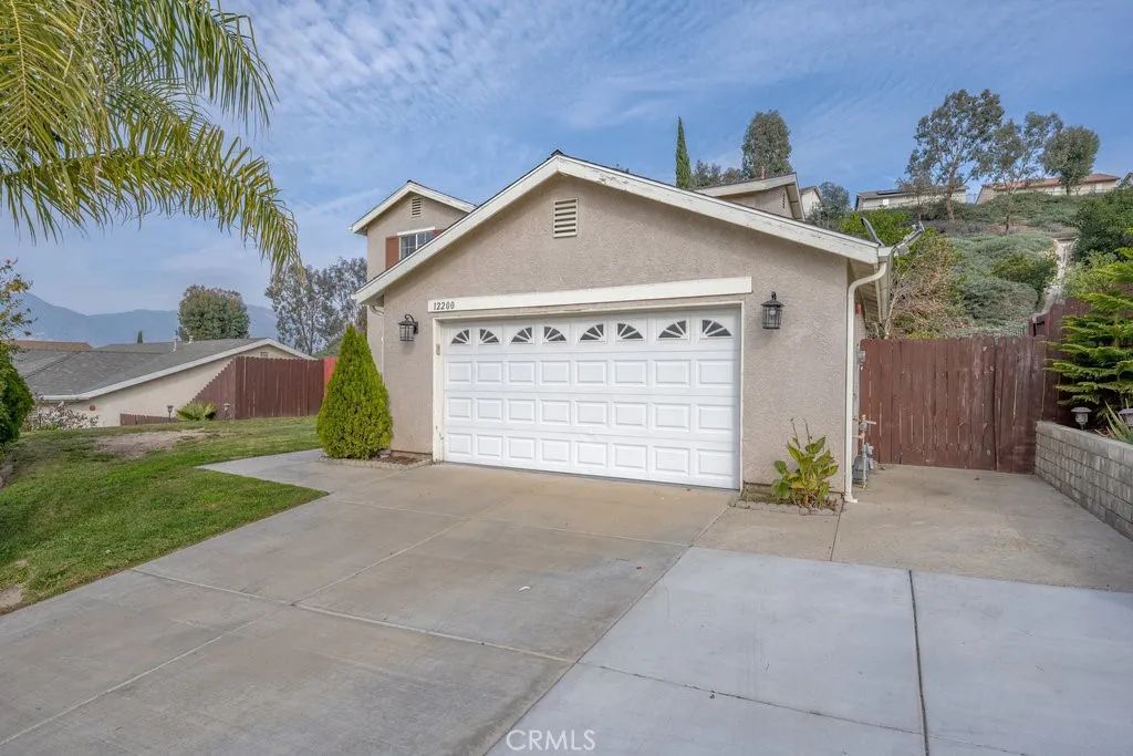 12200 Crest Avenue, Sylmar, CA 91342