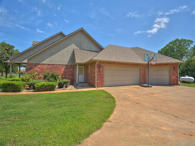 1810 Sandpiper Drive, Blanchard, OK 73010