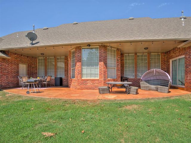 1810 Sandpiper Drive, Blanchard, OK 73010