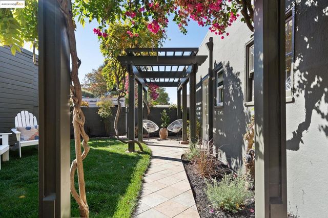 1073 Mandana Blvd., Oakland, CA 94610