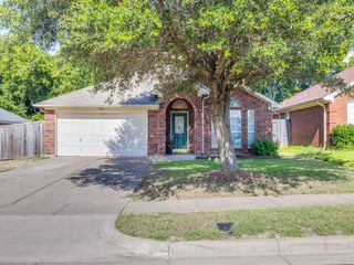 5903 Garden View Drive, Arlington, TX 76018